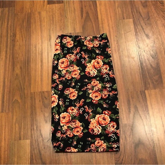 Joyce Leslie Black Floral Skirt - Picture 2 of 2